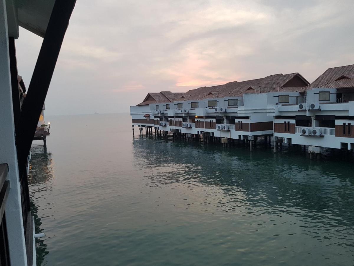 Tokido Private Water Chalet Pd Port Dickson Exterior photo